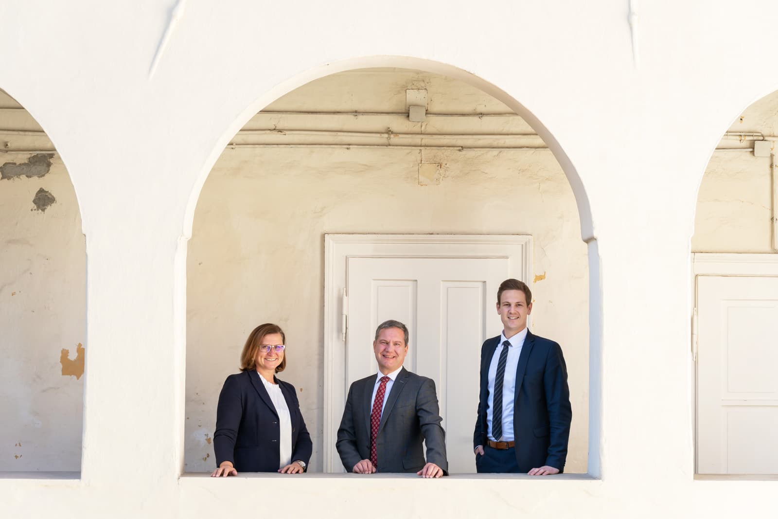 Teambild von den juristischen Teammitgliedern: Mag. Klaus Schöffmann Notar, Dr. Bettina Piber Notarsubstitutin, Mag. Hannes Plieschnegger Notarsubstitut