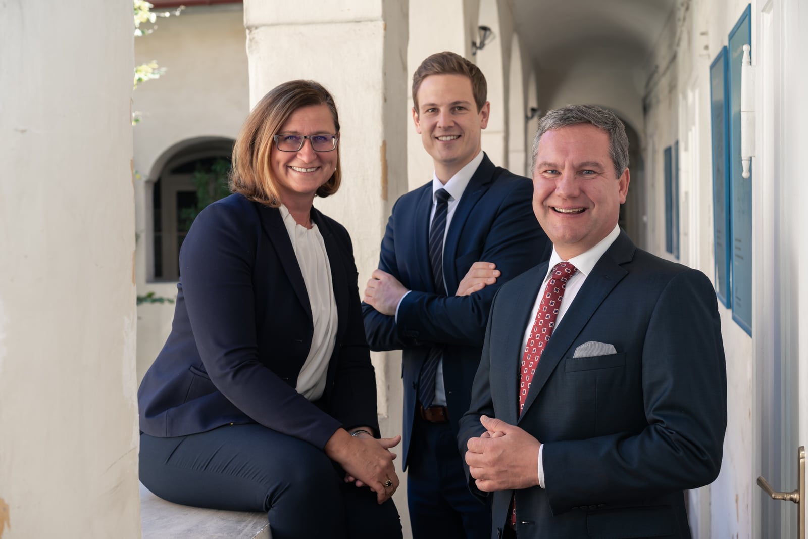 Teambild von den juristischen Teammitgliedern: Mag. Klaus Schöffmann Notar, Dr. Bettina Piber Notarsubstitutin, Mag. Hannes Plieschnegger Notarsubstitut